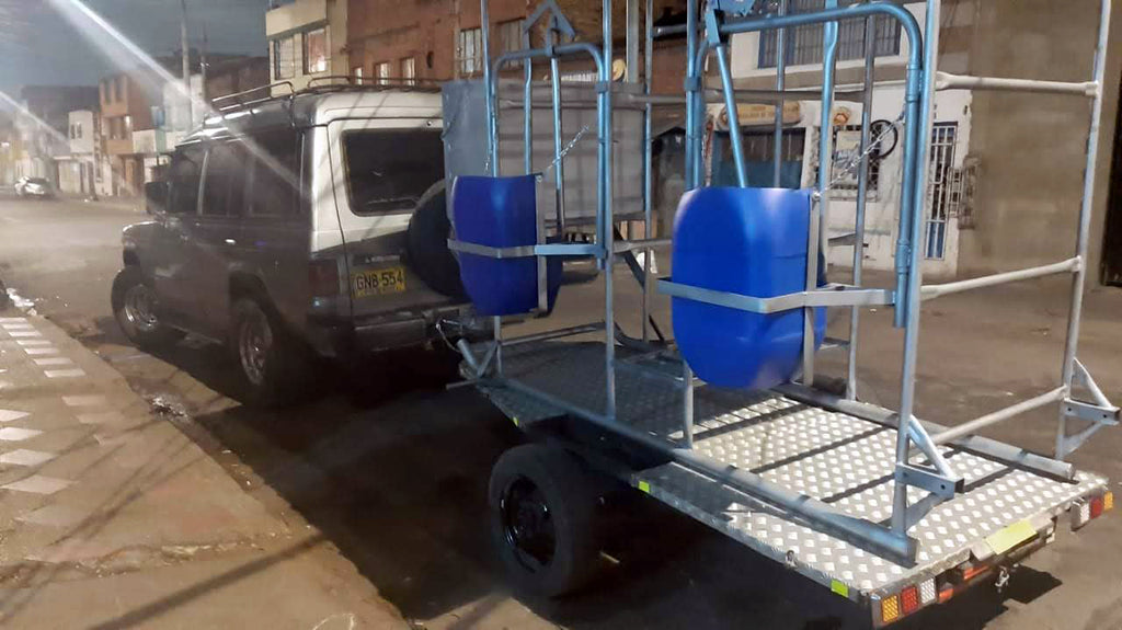 Establo de Ordeño Portátil Galvanizado con comederos, teja y cajón de 1 puesto