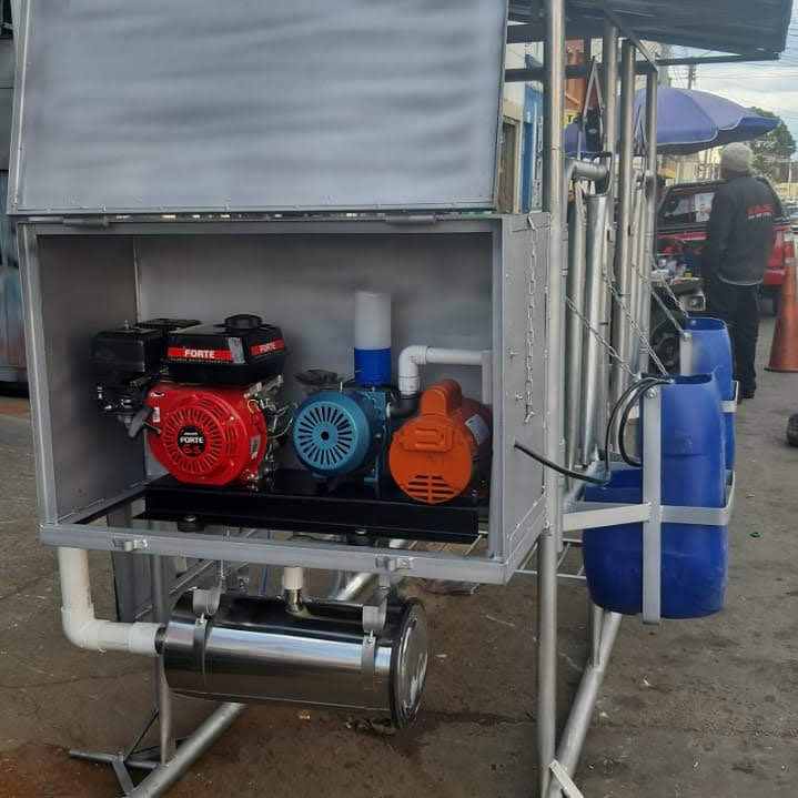 Establo de Ordeño Portátil Galvanizado con comederos, teja y cajón de 1 puesto