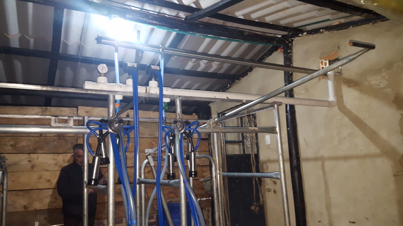 Establo de Ordeño Galvanizado Fijo para vacas desde 1 puesto